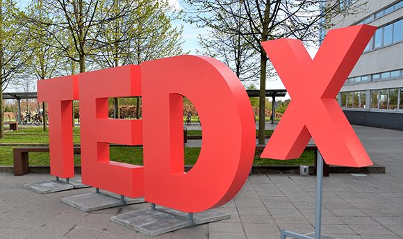Big Ted-X letters in 西瓜视频 University Square